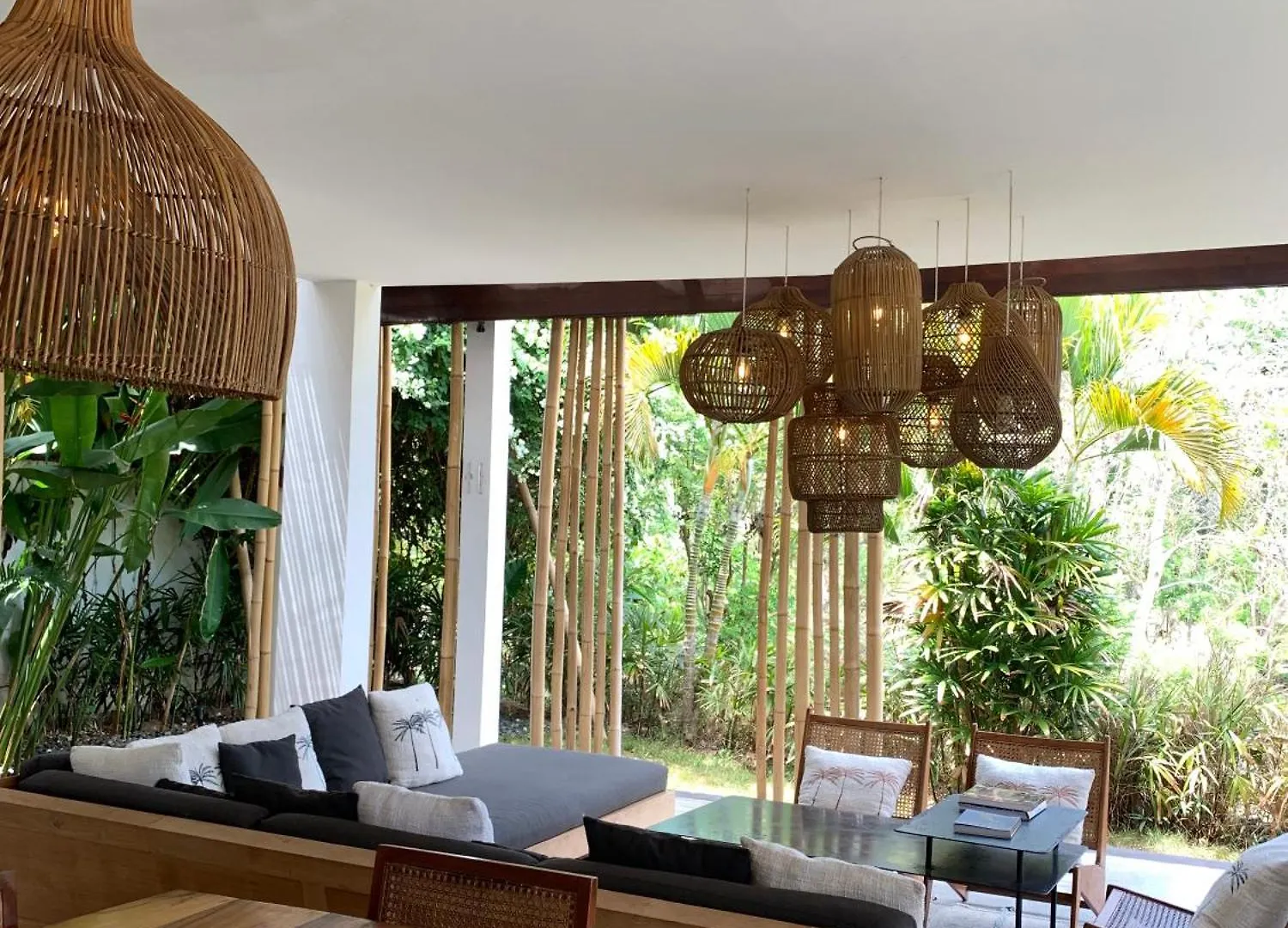 Villa Samudra & Villa Grey Damai - 6 Bedrooms Bingin Uluwatu  Indonesia