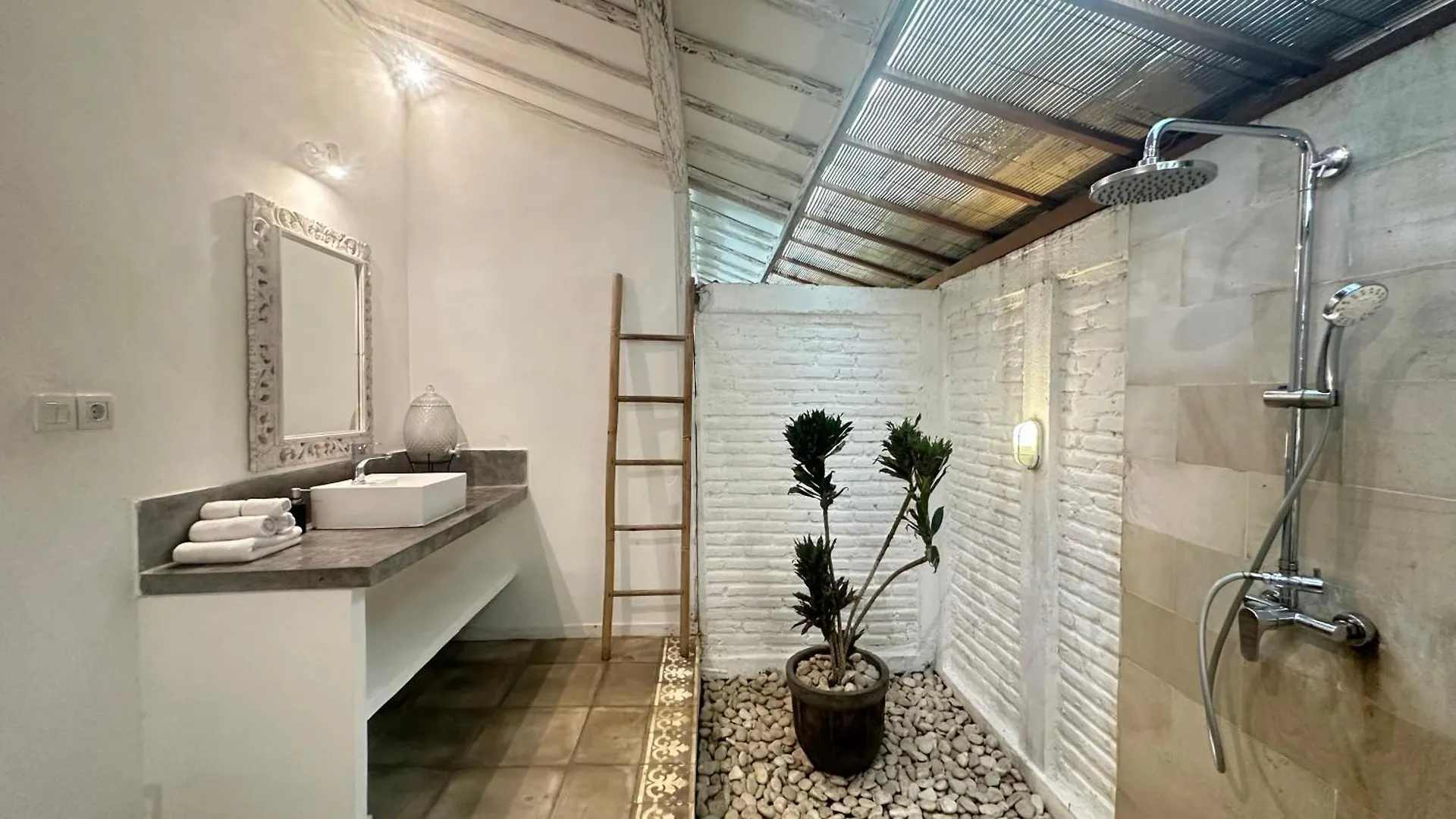 Villa Samudra & Villa Grey Damai - 6 Bedrooms Bingin Uluwatu  0*, Uluwatu (Bali)