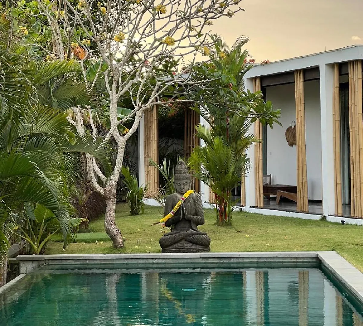 Villa Samudra & Villa Grey Damai - 6 Bedrooms Bingin Uluwatu  Indonesia