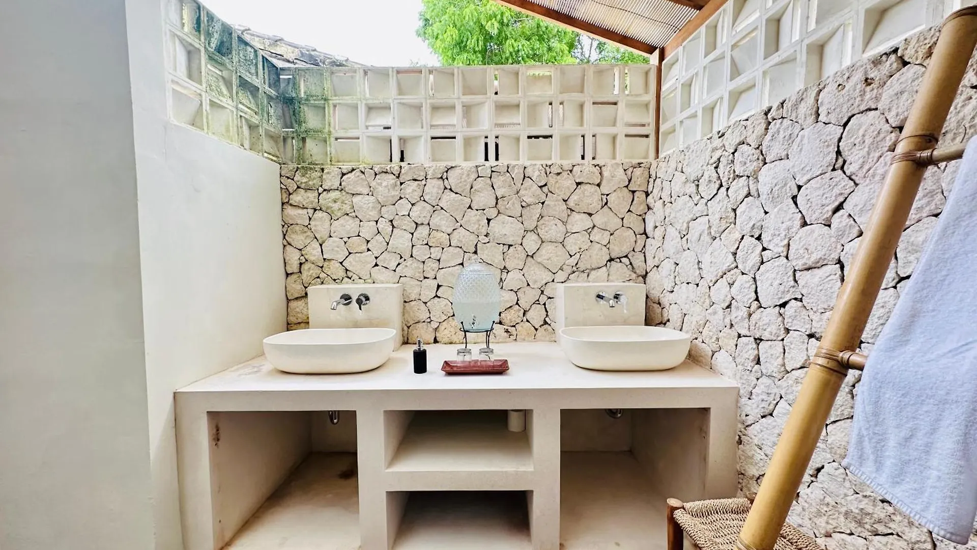 Villa Samudra & Villa Grey Damai - 6 Bedrooms Bingin Uluwatu