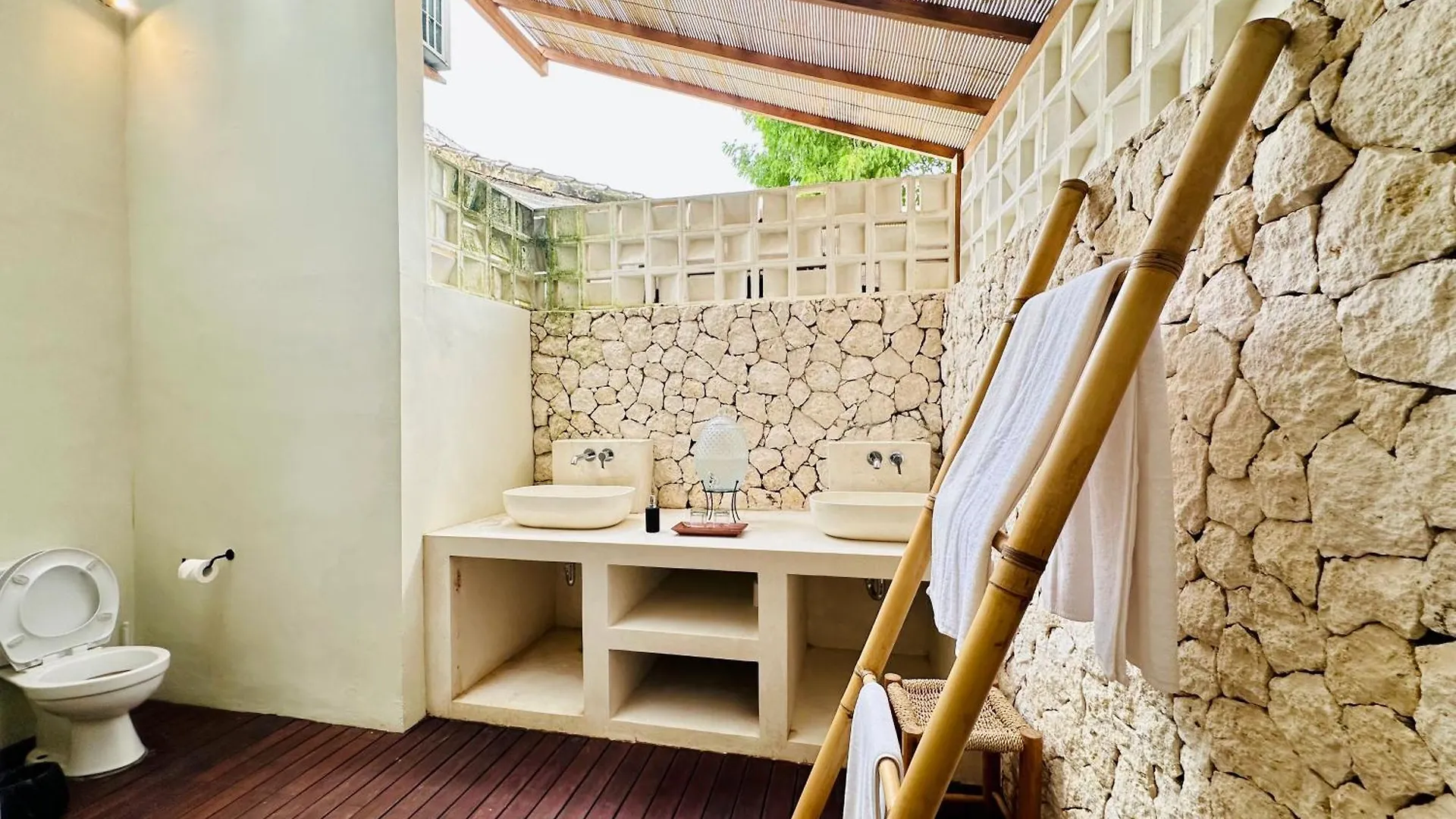 Villa Samudra & Villa Grey Damai - 6 Bedrooms Bingin Uluwatu  Indonesia